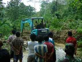Akses Jalan ke Pantai Sendangbiru Kembali Longsor