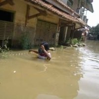 Seminggu Terendam Banjir, Pemkab Baru Beri Bantuan Kemarin