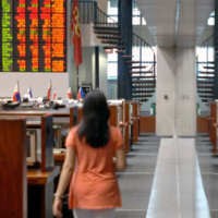 Dolar Terkulai, Bursa Asia Ramai