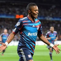 Bastos Bawa Lyon Atasi Schalke 