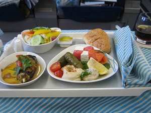 Katering Pesawat Sajikan Menu Halal