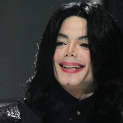 Keluarga Michael Jackson Tuntut Promotor This Is It