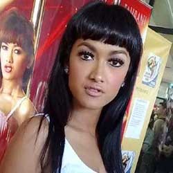 Main Sinetron, Julia Perez Tetap Tampil Seksi