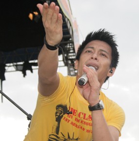 Ariel Dibanjiri Surat Ucapan Dari Fans