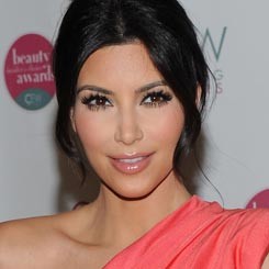 Kim Kardashian Hamil?