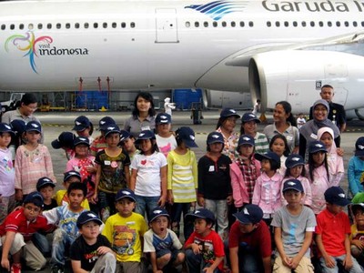 Anak-anak Daycare Belajar Mengenal Pesawat 