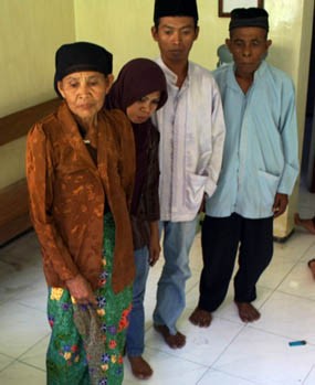 Curi Buah Asam, Satu Keluarga Dimejahijaukan 