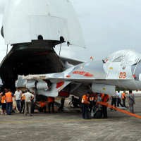 Pesawat Pembawa Sukhoi Tiba di Makassar, Siap Jemput Jenazah Teknisi