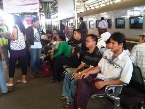 Puncak Arus Balik Stasiun Senen Diprediksi Hari Ini