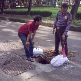 Lubang di Jalan Bengawan Telan 4 Bikers