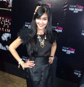 Rambut Sandra Dewi Bisa Menarik Perhatian Pria