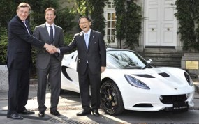 Mobil Sport Lotus Pakai Mesin Toyota