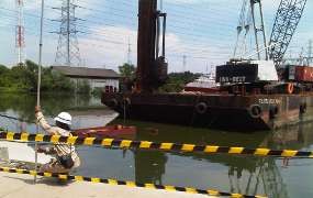 Sisa Ruas Jl RE Martadinata Dikuatkan Agar Tak Ikut Ambles