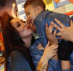 Angelina Sondakh Rayakan Ultah Anak Bersama Superhero