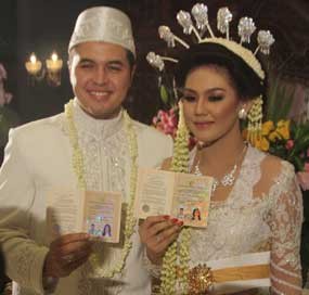 Sissy Priscilia-Rifat Sungkar Berbulan Madu di Caravan