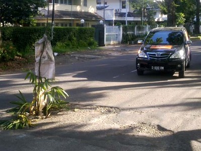 Jalan Dipatikur Berlubang