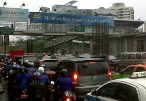 Imbas Hujan, Lalin Menteng-Mampang Macet Total