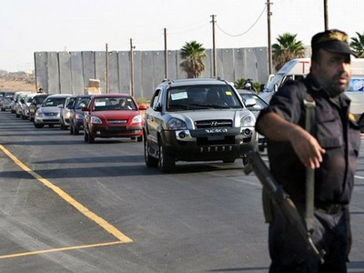 Israel Izinkan 20 Mobil ke Gaza
