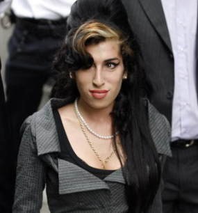 Amy Winehouse Ingin Punya Pacar Baru & Momongan
