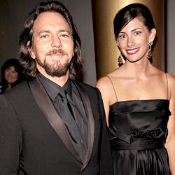 Eddie Vedder Lepas Lajang di Hawaii