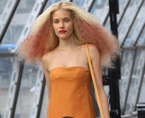  Gaya  Retro 70-an pada Fashion Show Topshop
