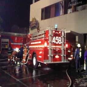 Api yang Melalap Gedung Dekat McD Kemang Padam