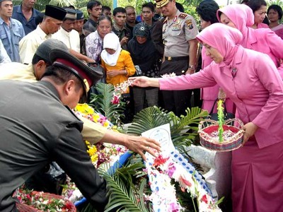 Aipda Anumerta Riswandi Dimakamkan
