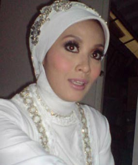 Penantian 15 Tahun Tercapai, Elma Theana Loncat-loncat