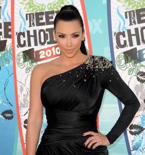 Kim Kardashian Bantah Bokongnya Seksi Karena Operasi Plastik