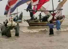 Ngalap Berkah, Nelayan Pantura Tuban Larung Sesaji