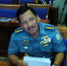 Berseragam Dinas Lengkap, Laksamana Agus Suhartono Siap Diuji DPR