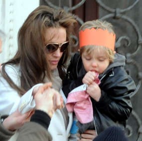 Angelina Jolie Paksa Anak Jadi Tomboy