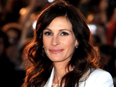 Julia Roberts Serba Tertutup