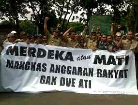 Tuntutan Diterima DPRD, Aksi Kades se Gresik Bubar