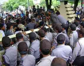 Pelantikan Kepala Desa di Tuban Ricuh 