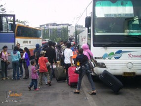 Pemudik yang Pakai Bus di Jabar Menurun