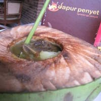 Uniknya Sup Iga Kari Kelapa ala Dapur Penyet
