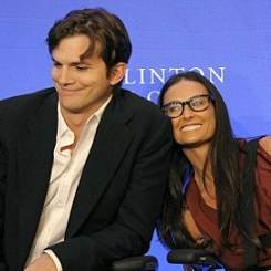 Diterpa Gosip Keretakan, Demi Moore-Ashton Kutcher Tampil Mesra