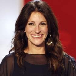 Julia Roberts Makan 8 Potong Pizza dalam 45 Menit