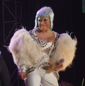 Melly Goeslaw Senang Meniru Gaya Bjork