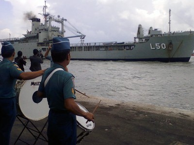 2 Kapal Australia Bersandar di Tanjung Perak