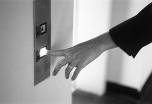 Tombol Lift 40 Kali Lebih Kotor Dibanding Toilet Umum