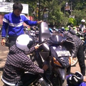 Mapolrestabes Bandung Jadi Bengkel Motor Dadakan