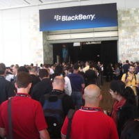 Rela Antre Demi Intip BlackBerry PlayBook