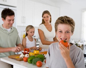 3 Cara Membujuk Anak Agar Mau Makan Sayur