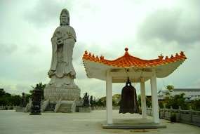 Becak Motor dan Vihara Kuno di Siantar