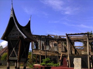 Menikmati Pesona Alam Ranah Minang
