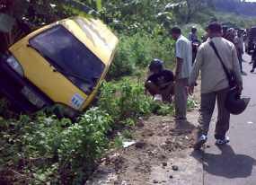 Angkot Nyaris Kecemplung Jurang di Semarang, 5 Siswa Terluka
