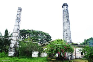 Keheningan Pabrik Yang Tak Berpenghuni