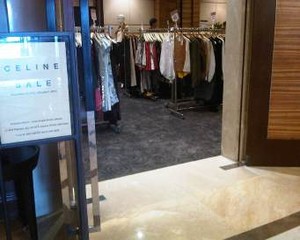 Celine dan Valentino Diskon Hingga 70%
